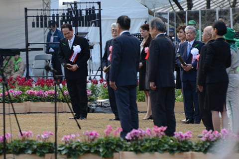 各部門の代表者が紹介される