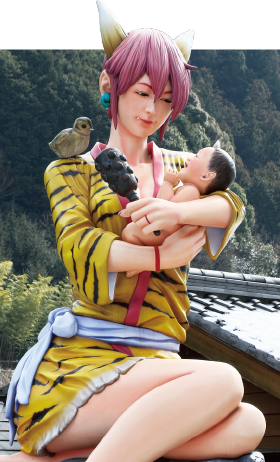 優しい表情の「柚鬼媛」（道の駅「日吉夢産地」）。胸に抱いているのは赤ん坊のころの「鬼王丸」