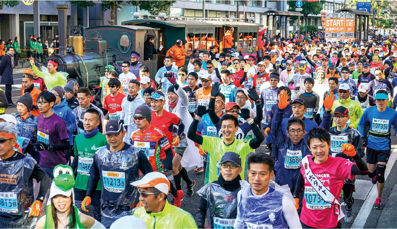 湯ったりオレンジロードを走る愛媛マラソンランナー