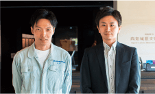 広報担当の大保和巳さん（左）と企画課の筒井聡史さん（右）。「城博」では2人のような若手スタッフたちが活躍している