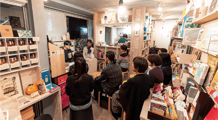 平成31年１月には松山市在住のエッセイスト・ミズモトアキラさんのトークイベントを開催