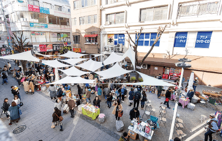 平成30年11月に高松市内で開催されたブックイベントには、中四国の「街の小さな本屋さん」や「古本屋さん」が集まった