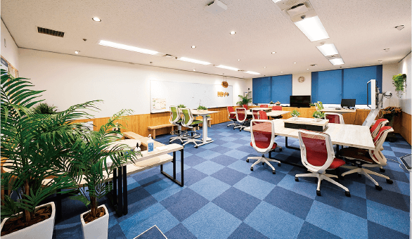 徳島県庁10階にある「TOKUSHIMA AWorking AI」は、会員制のコワーキングスペース