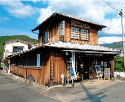 天神産紙工場の外観