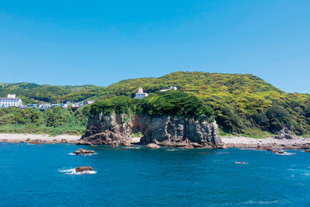海側から見た「白山洞門」