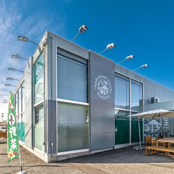 厳選した自然派食材を扱うオーガニックスーパー 丸亀水神市場