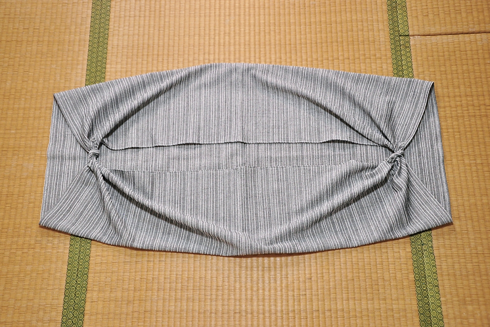 ＜Point＞結び目が小さいほど、買い物袋はたくさんの荷物を入れることができます。