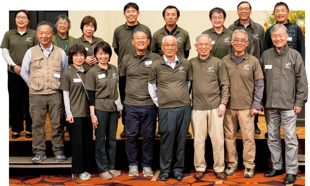 「認定NPO法人とくしまコウノトリ基金」のみなさん。前列右から3人目が熊谷理事長、前列右から2人目が柴折事務局長