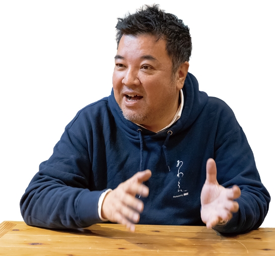 「いろいろな場所で当たり前のように学べる社会にしていくのが、本来のデュアルスクールのあり方。そうなるのがゴールです」と話す株式会社あわえ代表の吉田さん