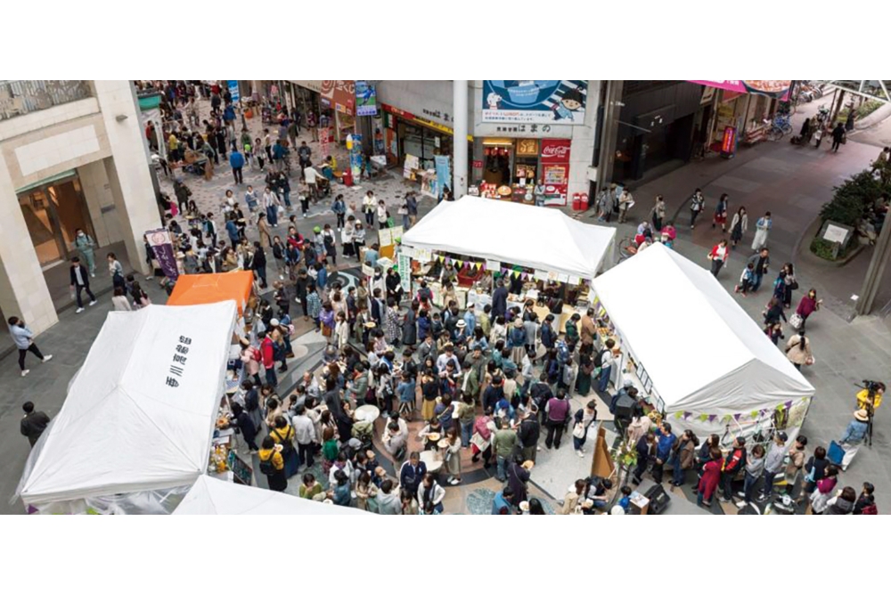 徐々に出店者も来場者も増えてきた。2018年（平成30）、高松丸亀町壱番街で開催されたときの様子