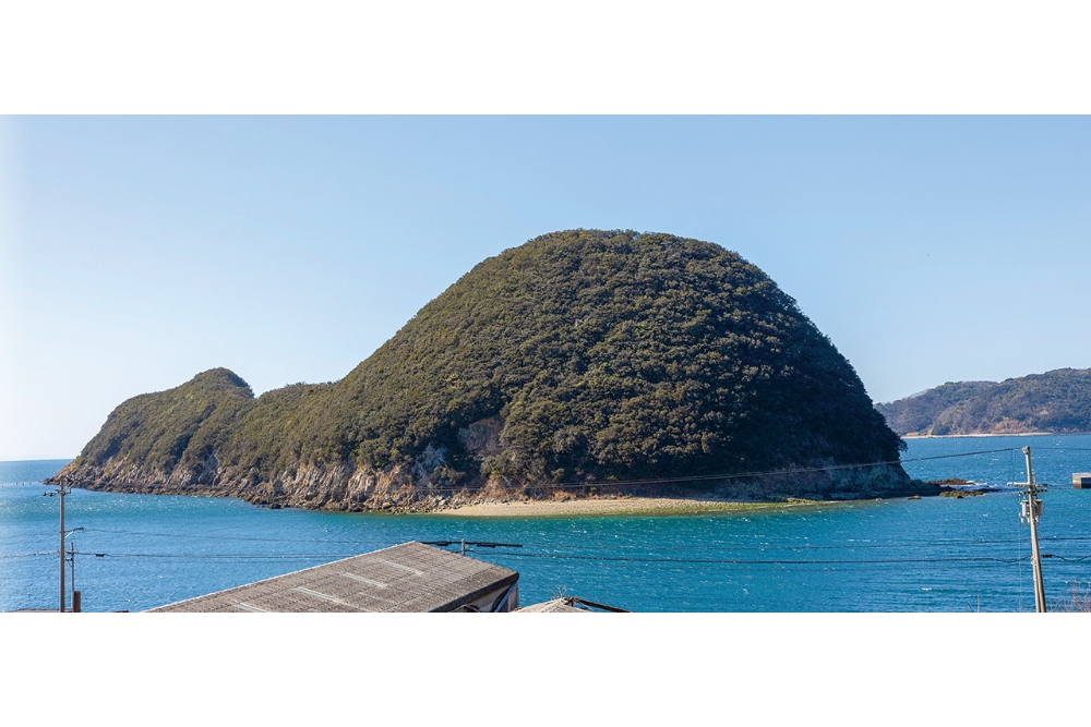周木地区のシンボル的存在、巴理島