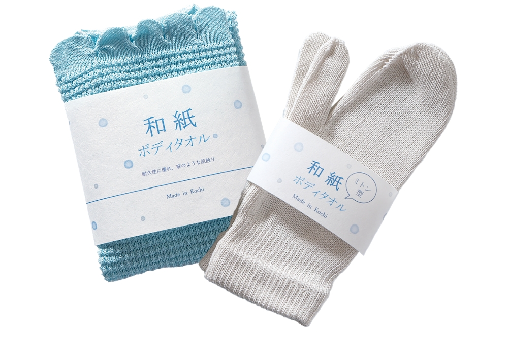 高知県の縫製工場とコラボしたオリジナル商品「和紙ボディタオル」はヒット商品の一つ。泡立ちがよくしなやかな肌触り