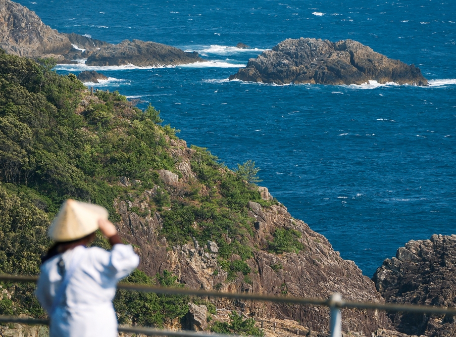雄大な太平洋の景観が見渡せる足摺岬の遍路道