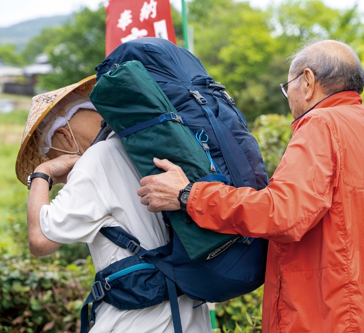 「とにかく無事に、歩き通してほしい」と、重い荷物を背負って旅立つお遍路さんをやさしく見送る。時には涙ぐむお遍路さんもいるそう