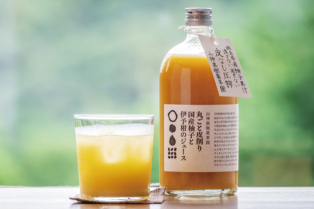 独自の「丸ごと皮削り®」製法により、皮由来の苦味やえぐみのないすっきりとした口当たりのジュース。無濾過なので繊維質もたっぷり