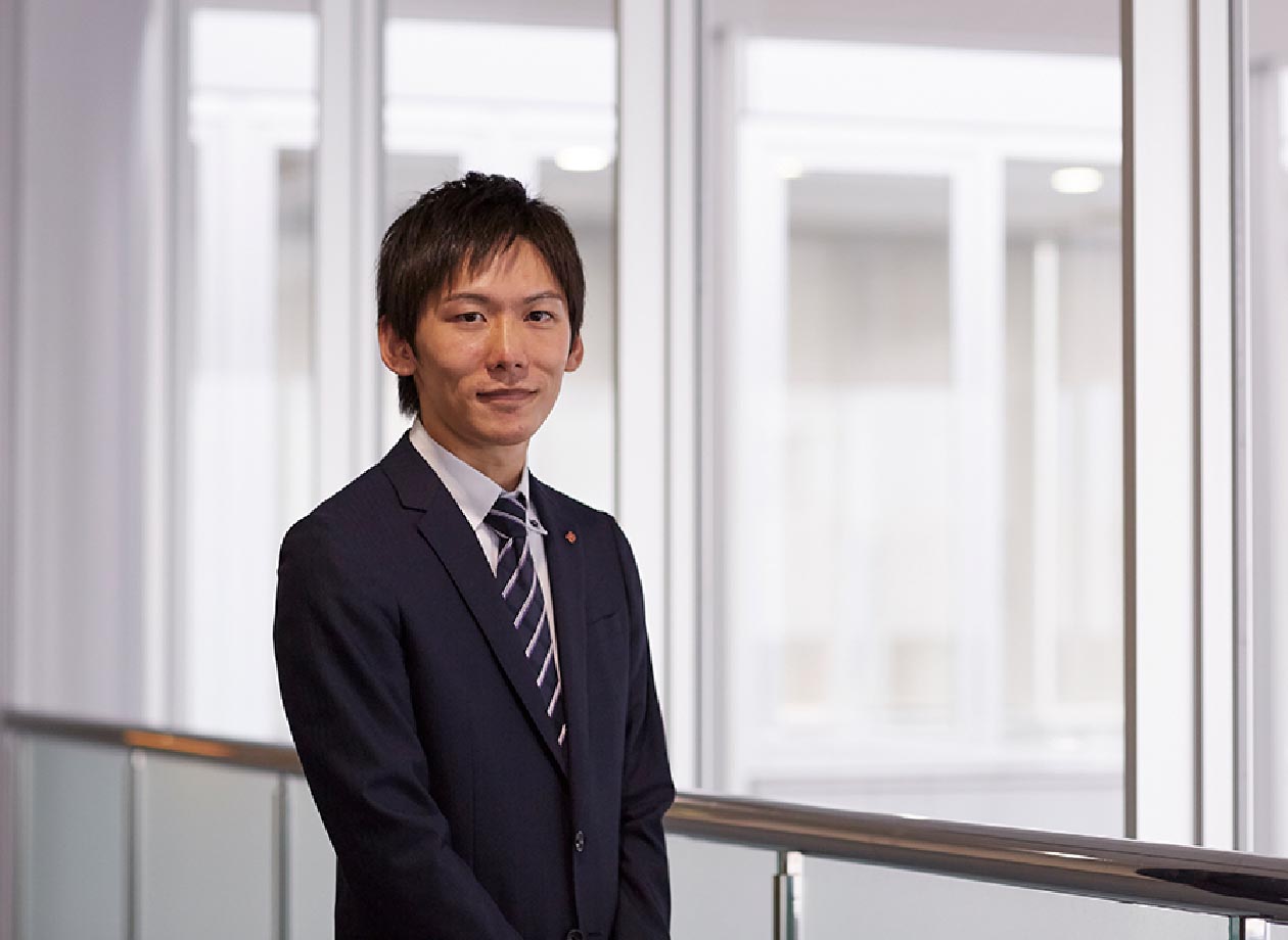 電力需要実績を分析し、将来の需要を想定する。