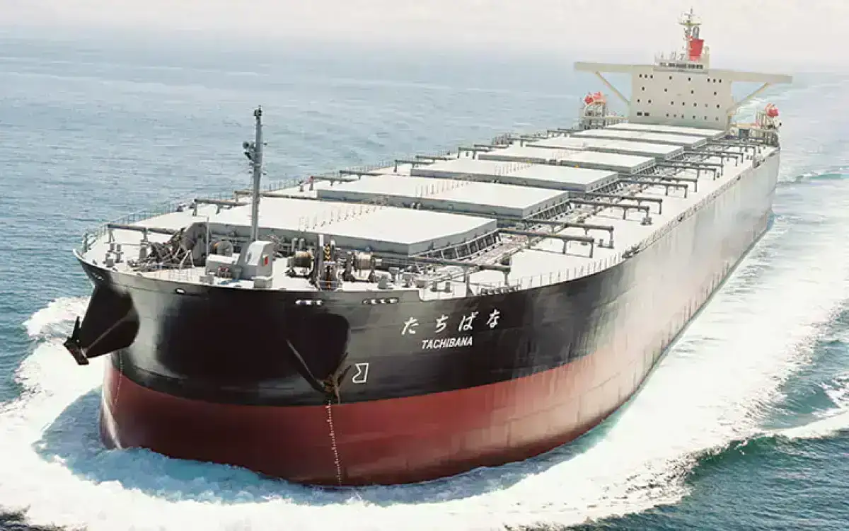 石炭・LNG・ウランなど多様な燃料を国内外から安定調達するイメージ写真