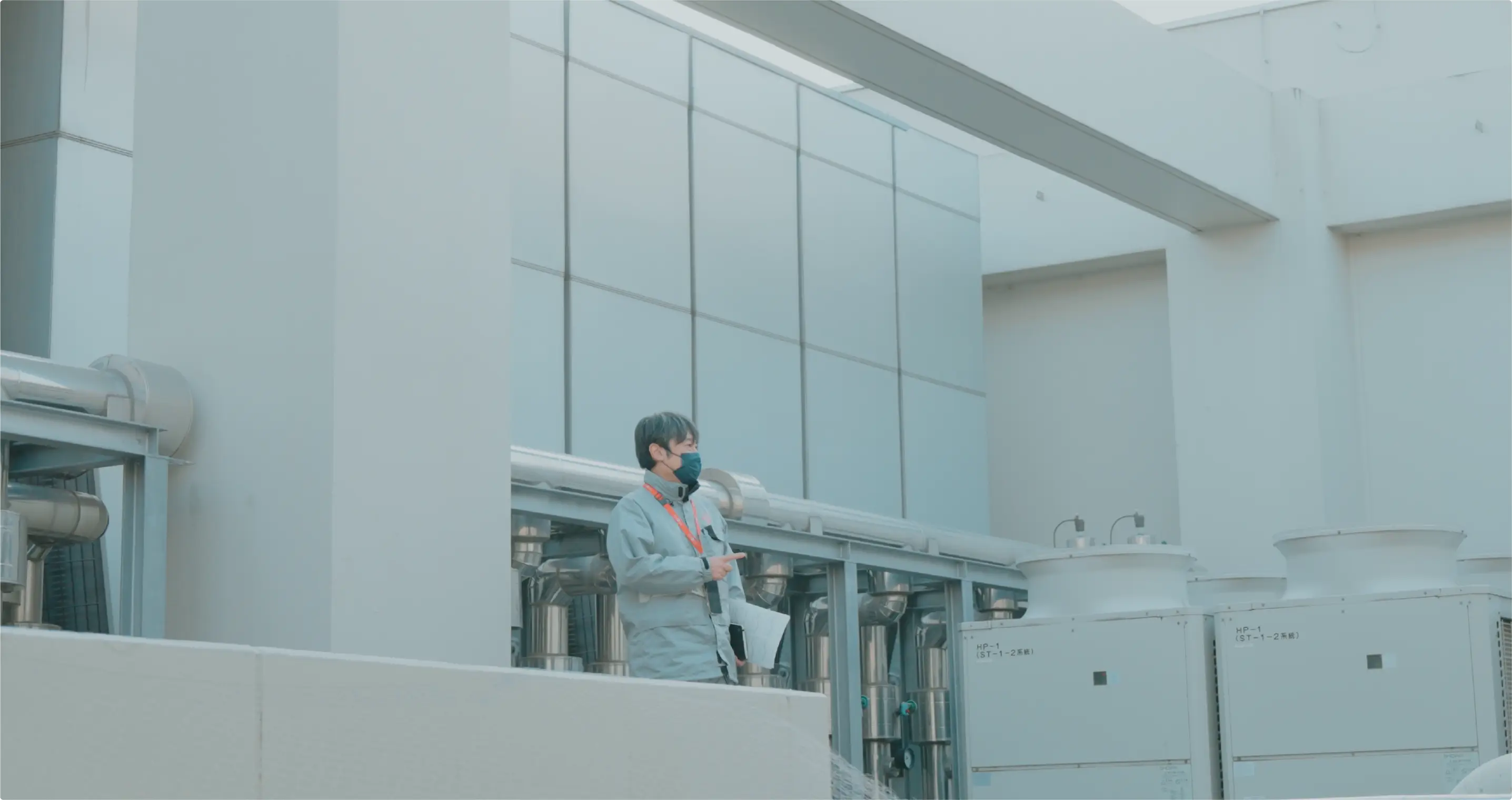 土木建築部　天野雄一朗さんの建物の設計・維持管理を行う写真