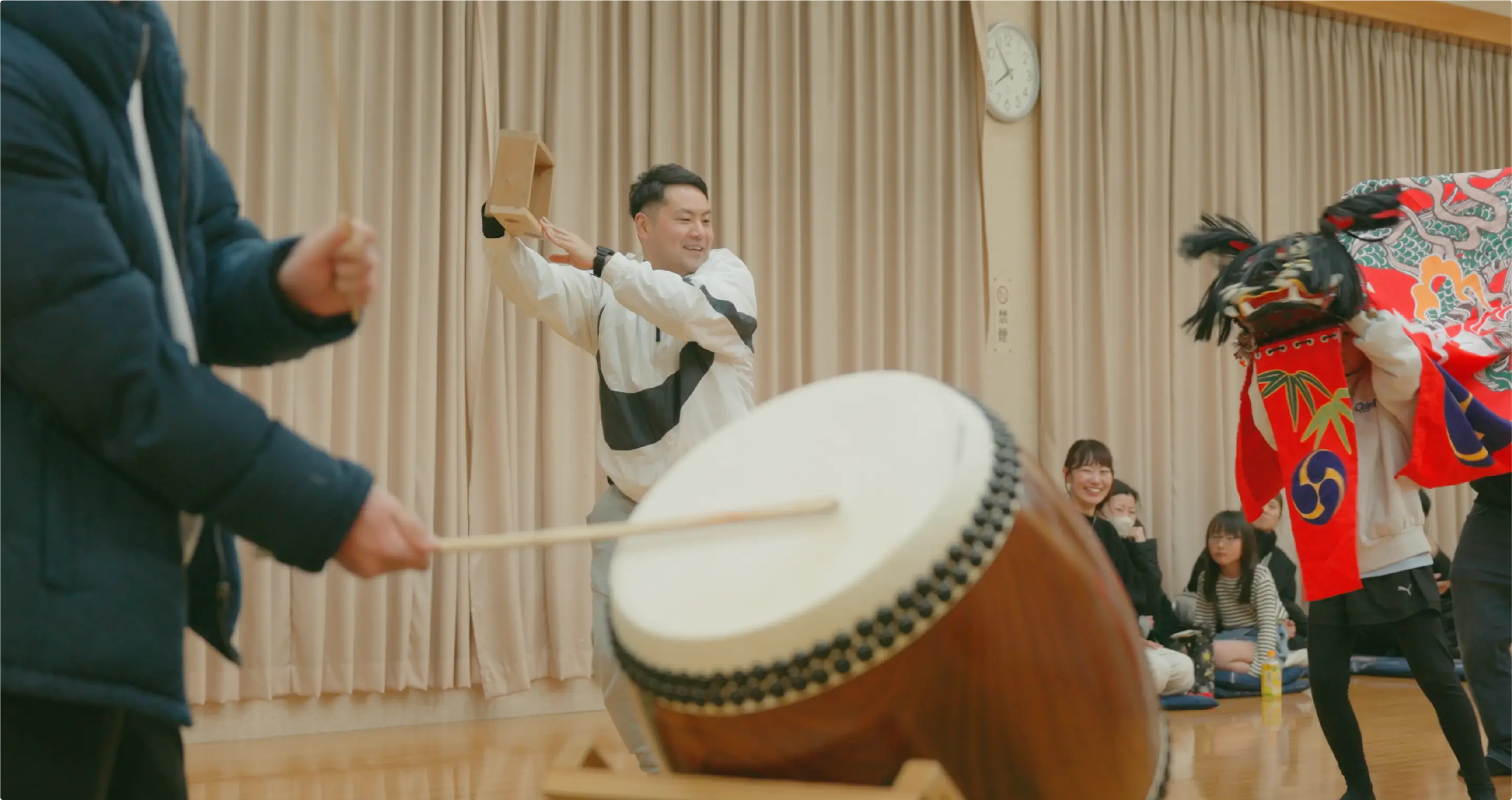 リビング営業部　亀井敬介さんの地元の伝統・獅子舞活動の写真