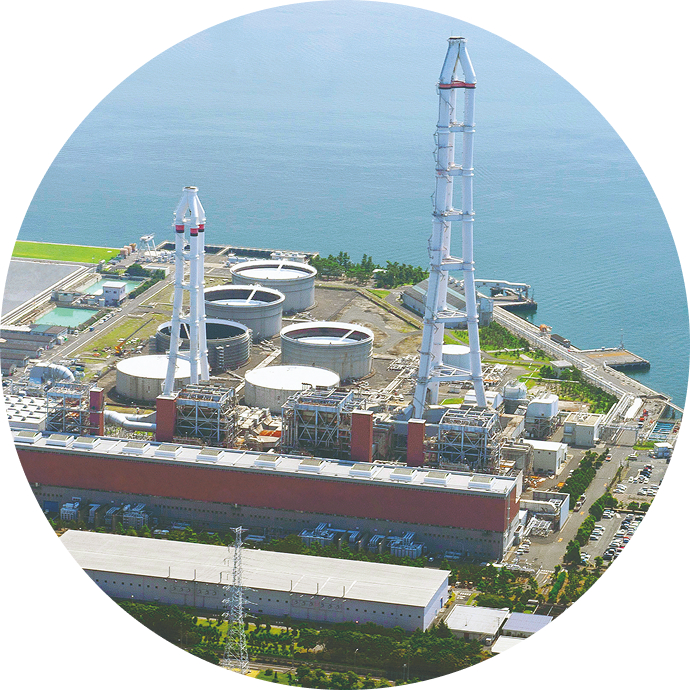 CO₂排出量を約半分に。高効率LNG火力で叶える